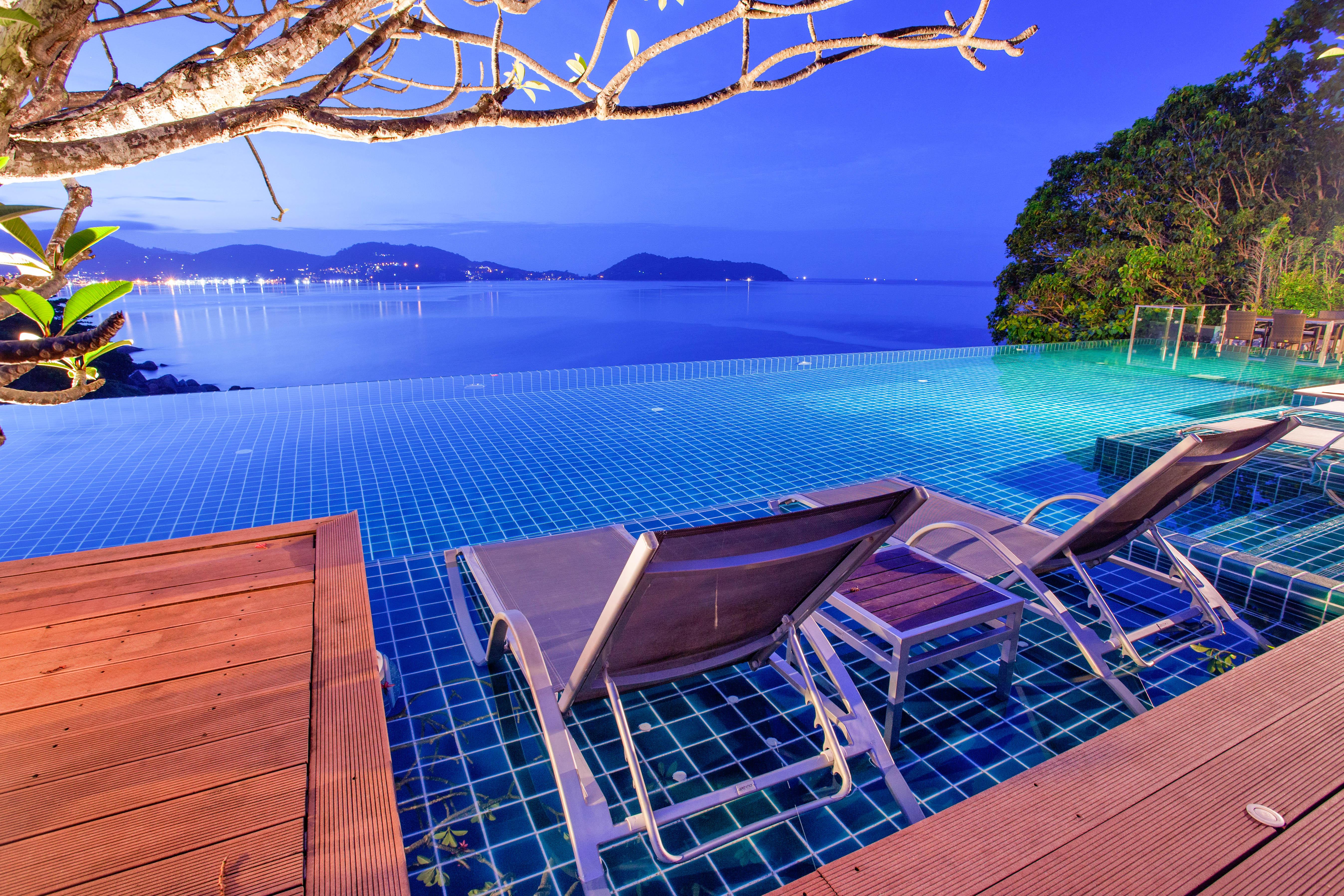 Zenmaya Oceanfront Phuket, Trademark Collection By Wyndham Patong Екстер'єр фото Infinity pool at a resort in Phuket, Thailand