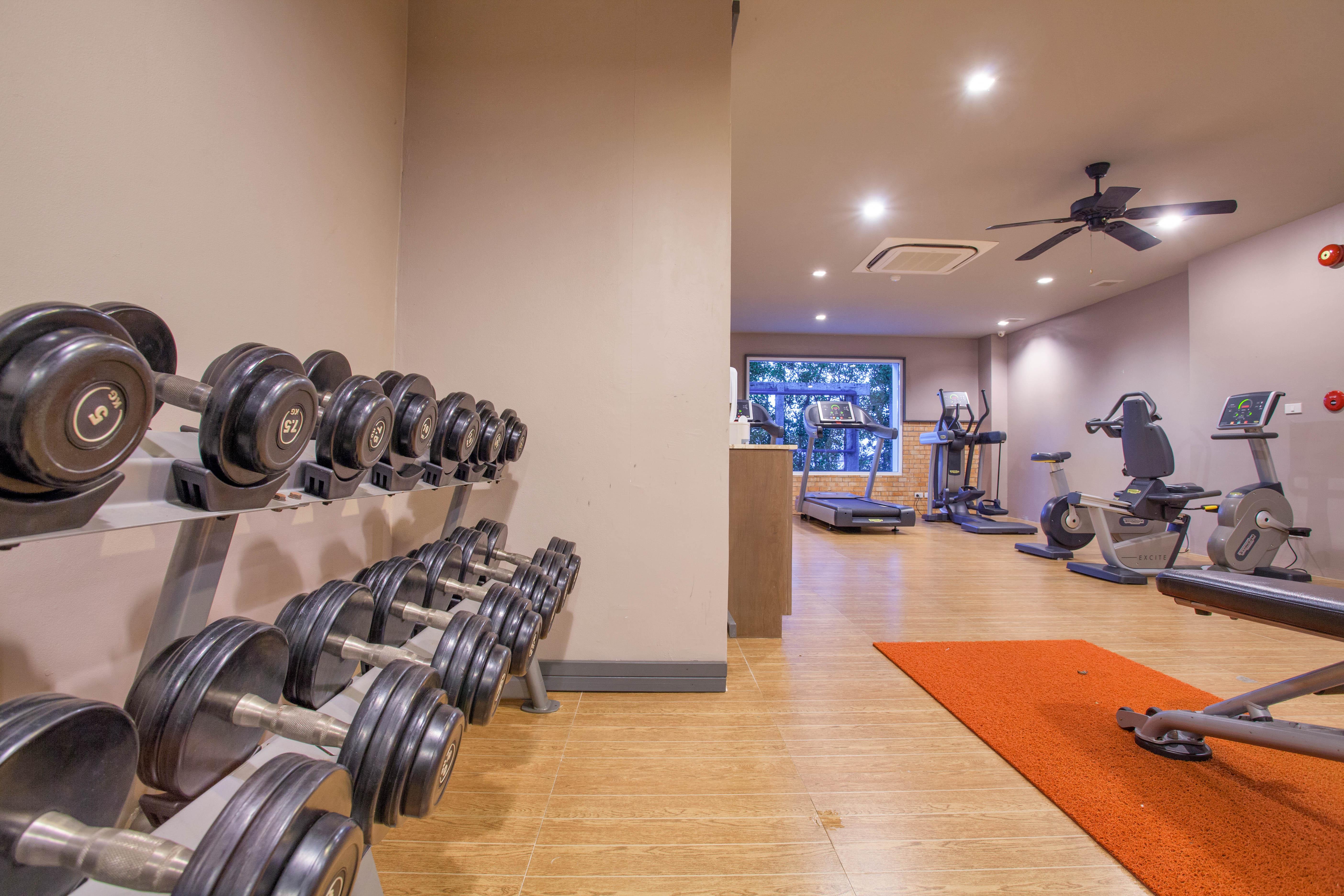 Zenmaya Oceanfront Phuket, Trademark Collection By Wyndham Patong Екстер'єр фото The gym at the hotel
