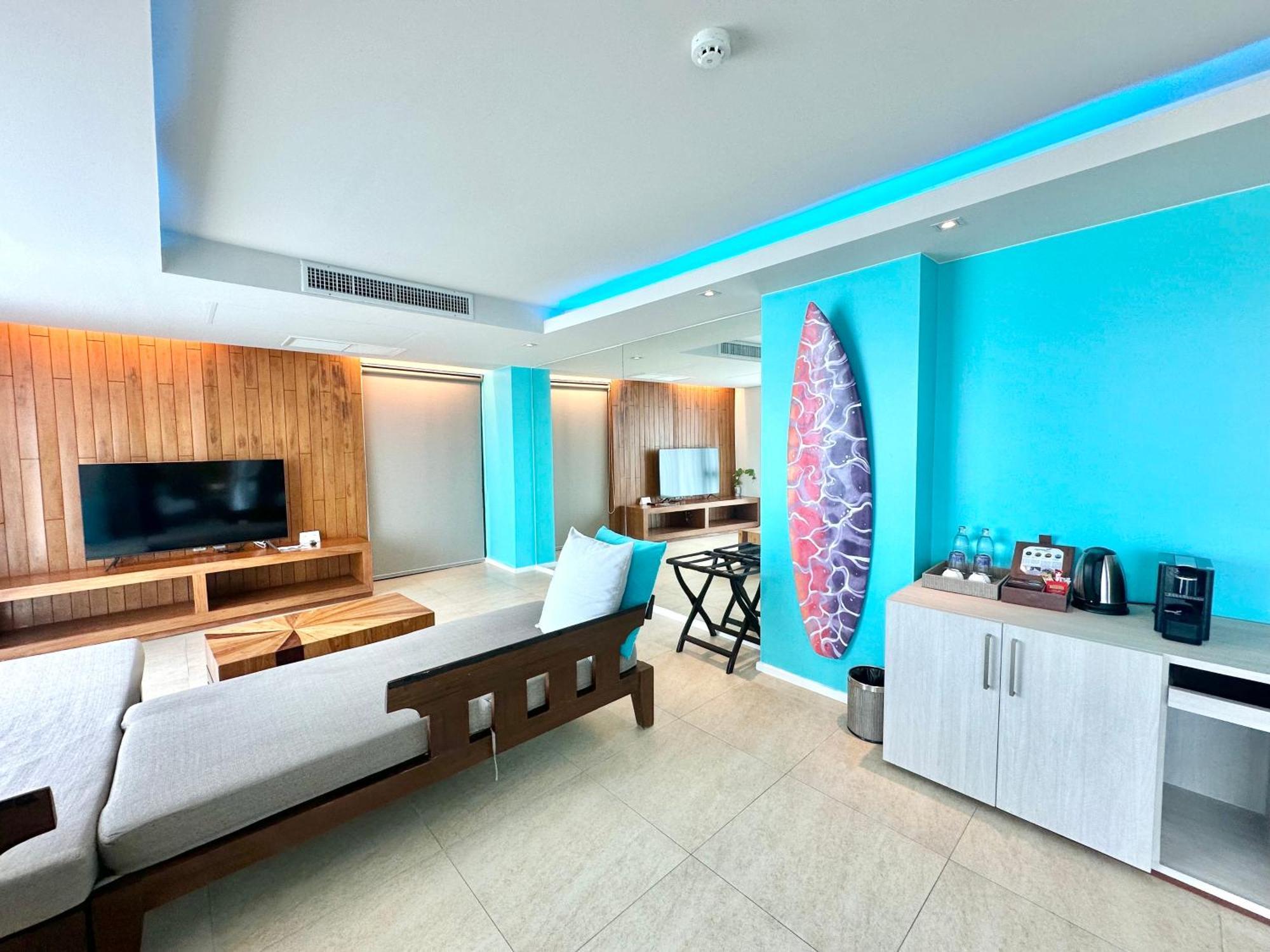 Zenmaya Oceanfront Phuket, Trademark Collection By Wyndham Patong Екстер'єр фото A suite at the hotel